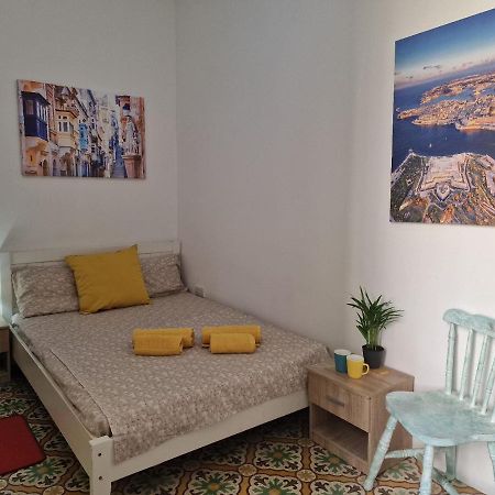 New Cosy & Bright Studio Apartment In Sliema Gzira Buitenkant foto